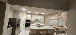 Fridge, microwave, oven, stovetop - Spacious 4-bedroom house in lovely Richmond with AC (Richmond)