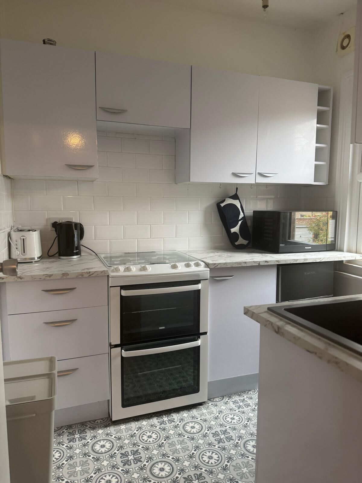 Mikrobølgeovn, ovn og kokeplater