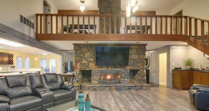 Private & Spacious Lakefront Home in Memphis!