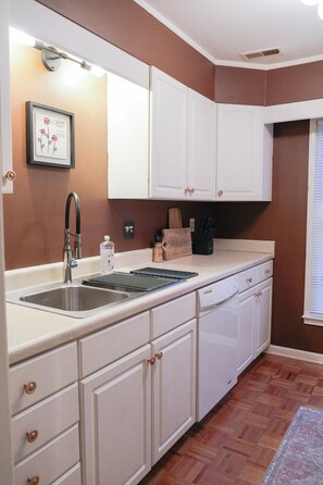 Fridge, microwave, oven, stovetop - Quiet & Modern. Close to WFU-Reynolda. Patio Fenced. (Winston-Salem)