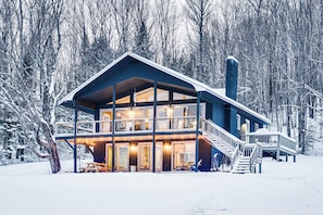 Exterior - Hot Tub + Game Room: Morgan Family Getaway (Morgan)