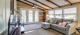 7 Mi to Neuse River! Family Home w/ Poolside Oasis