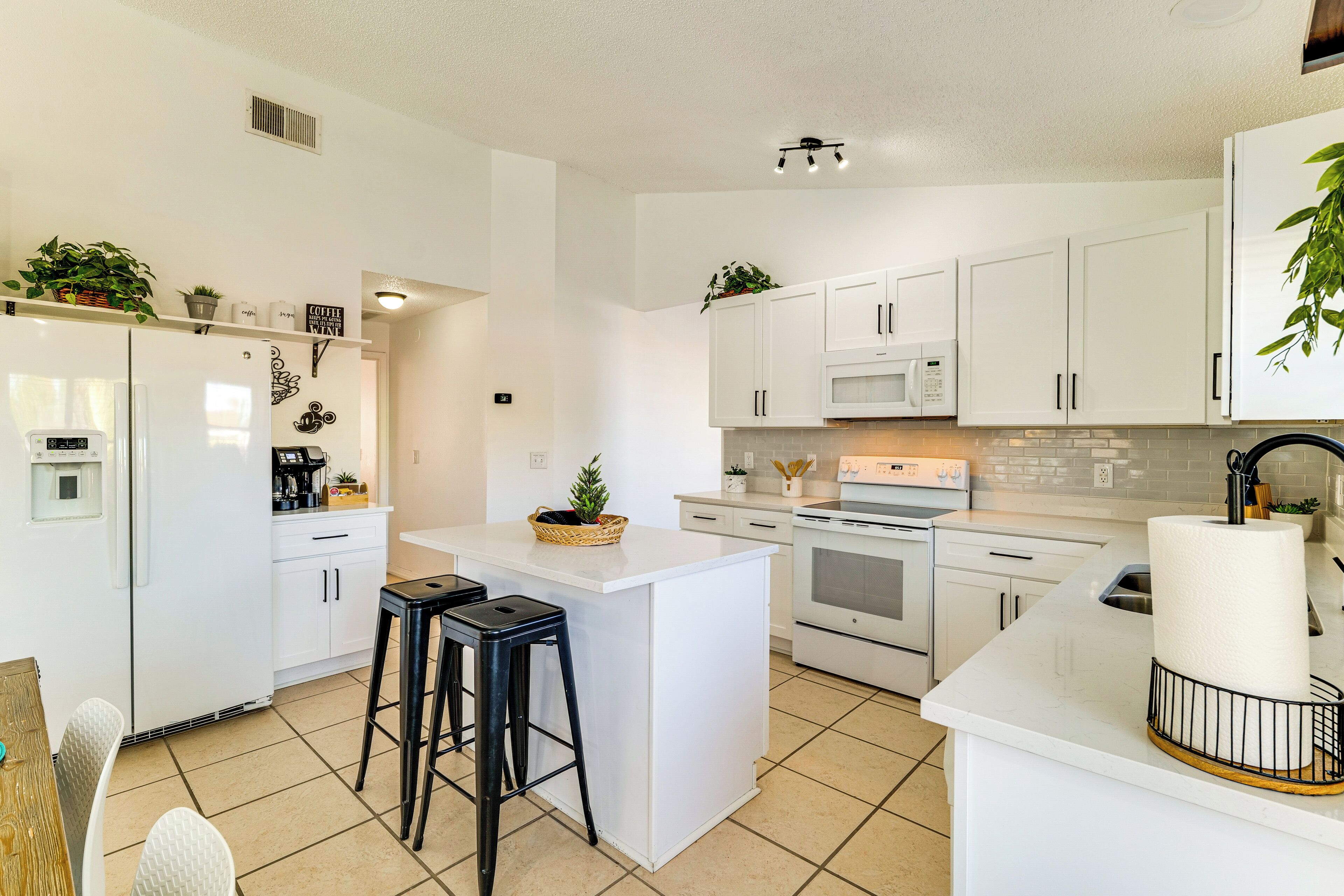 Refrigerador, microondas, parrilla de estufa y lavavajillas 