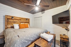 2 habitaciones, escritorio, tabla de planchar con plancha y internet 