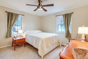 3 bedrooms, Internet, bed sheets - Dock, Deck & Dreamy Views! Lake of the Ozarks Home (Stover)