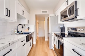 Refrigerador, microondas, parrilla de estufa y lavavajillas