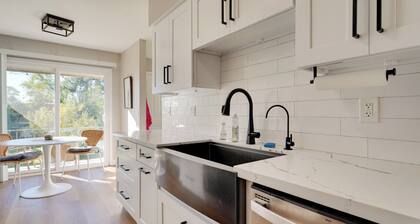 8 Mi to Airport: Tempe Condo w/ Pool Access