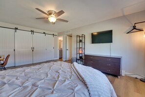 2 habitaciones, escritorio, tabla de planchar con plancha y internet