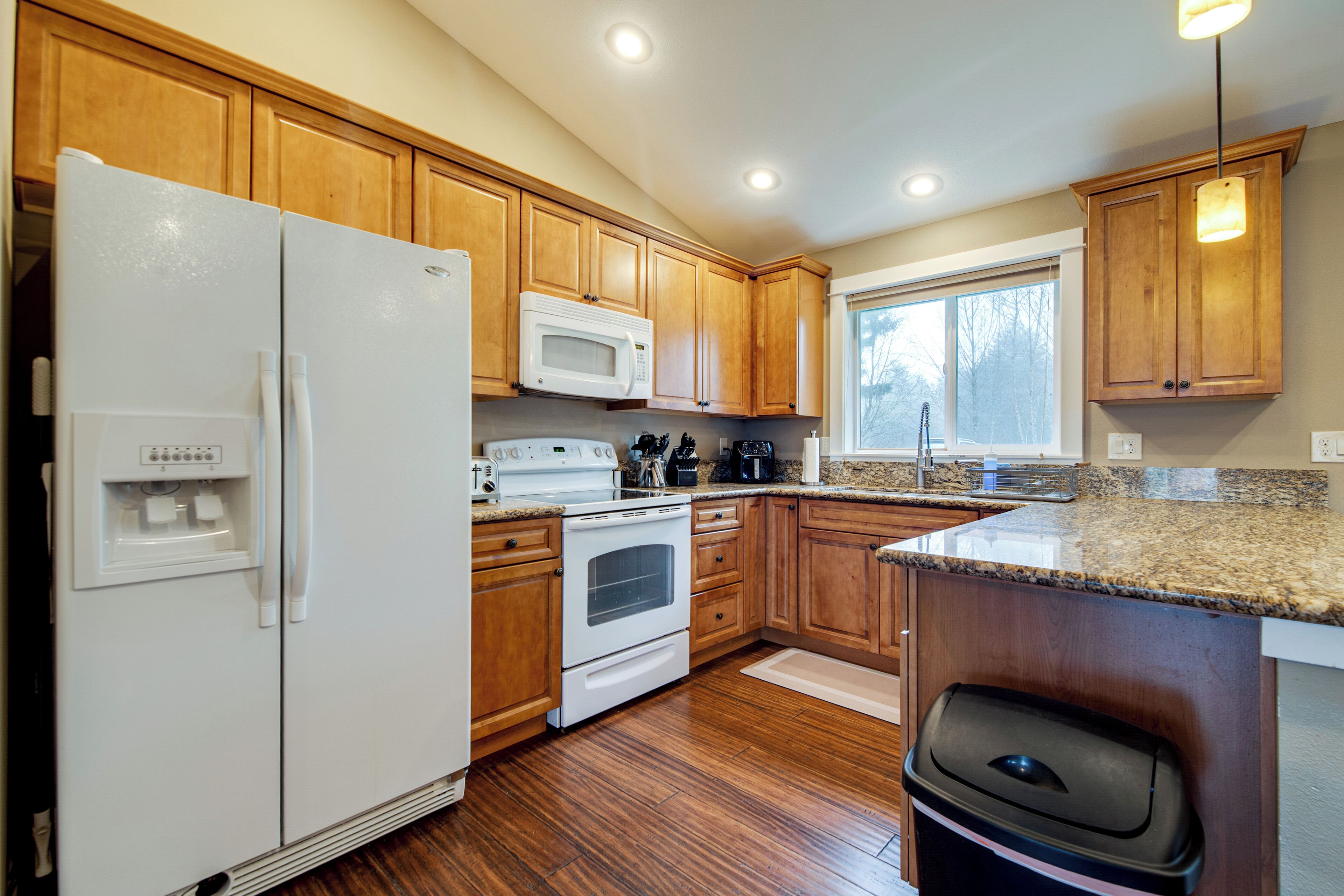 冷蔵庫、電子レンジ、コンロ、食器洗い機