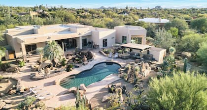 5bdr Oasis w/ Waterfall Pool, Hot Tub, Desert View Desert Cascase by Avantstay