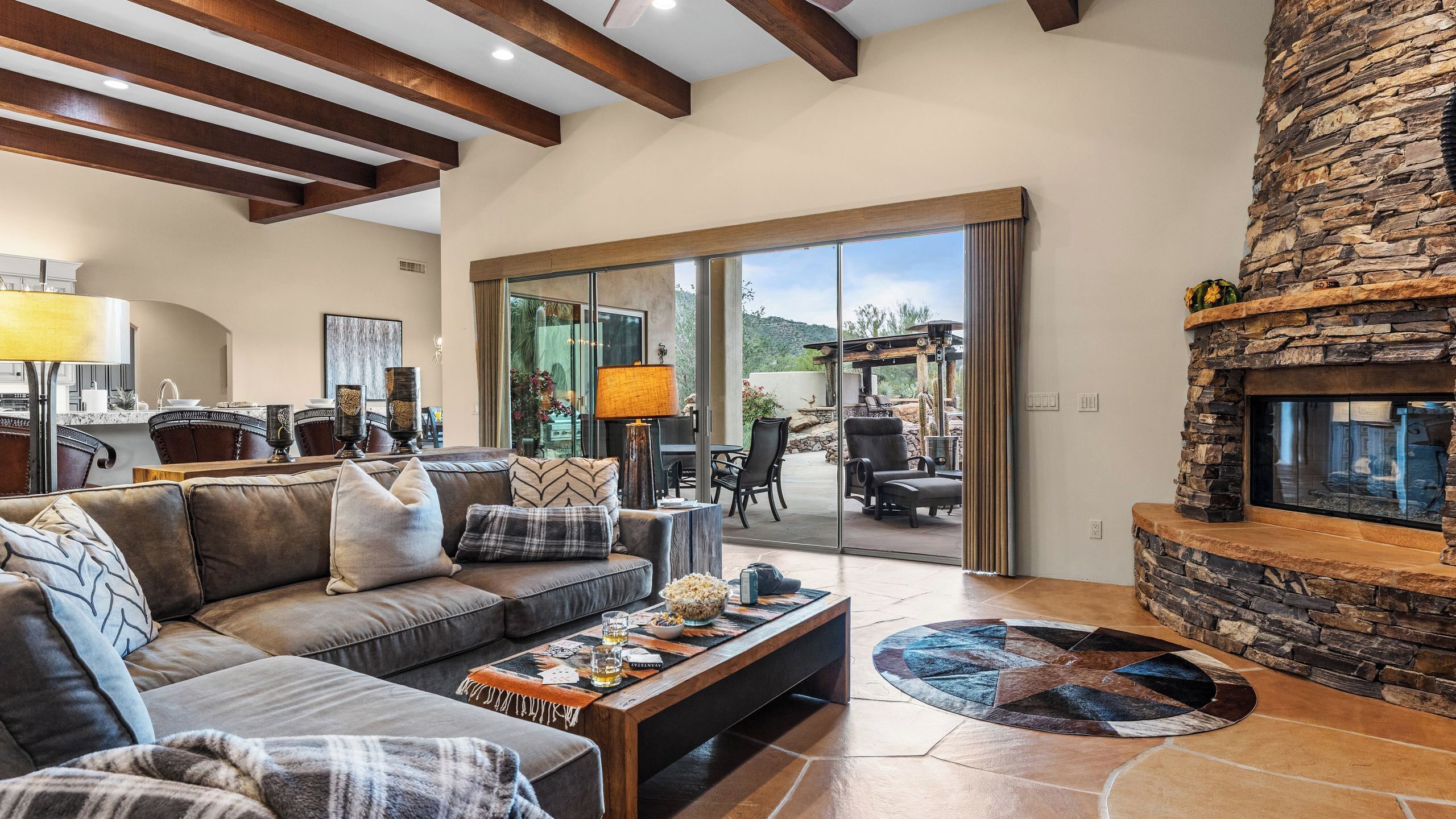 House (5 Bedrooms) | Interior