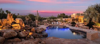 5bdr Oasis w/ Waterfall Pool, Hot Tub, Desert View Desert Cascase by Avantstay