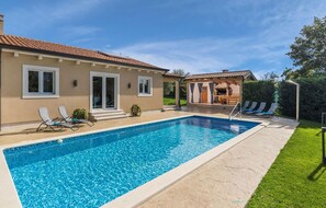 Pool - Cozy home in Brecevici (Brecevici)