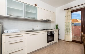Fridge, stovetop, cookware/dishes/utensils - 2 bedroom lovely apartment in Pag (Pag)