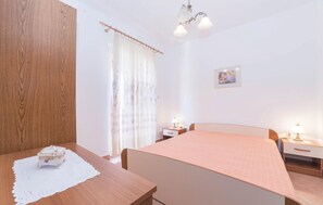 2 bedrooms, free WiFi - 2 bedroom awesome apartment in Pag (Pag)