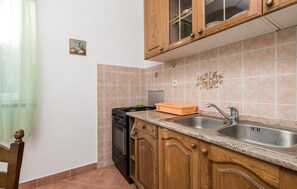 Fridge, stovetop, cookware/dishes/utensils - 2 bedroom awesome apartment in Pag (Pag)