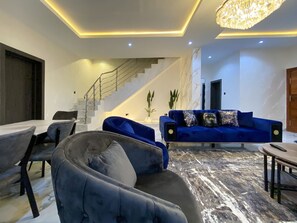 Interior - 4 Bedroom En-Suite, Wi-Fi, Secured, 24/7 Power (Lekki)