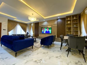 Interior - 4 Bedroom En-Suite, Wi-Fi, Secured, 24/7 Power (Lekki)