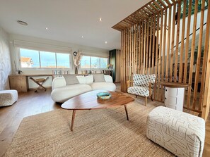 Living area - Urban Oasis - Design Duplex, Private Pool (Perpignan)