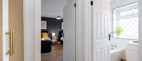 Apartment | 2 bedrooms, desk, Internet