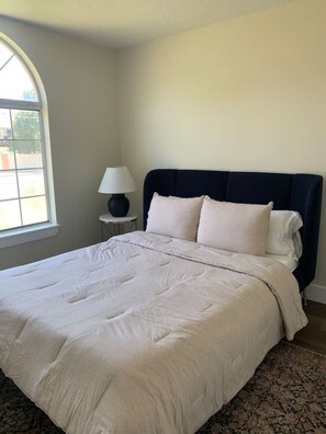 Escritorio, cuna de viaje y wifi 