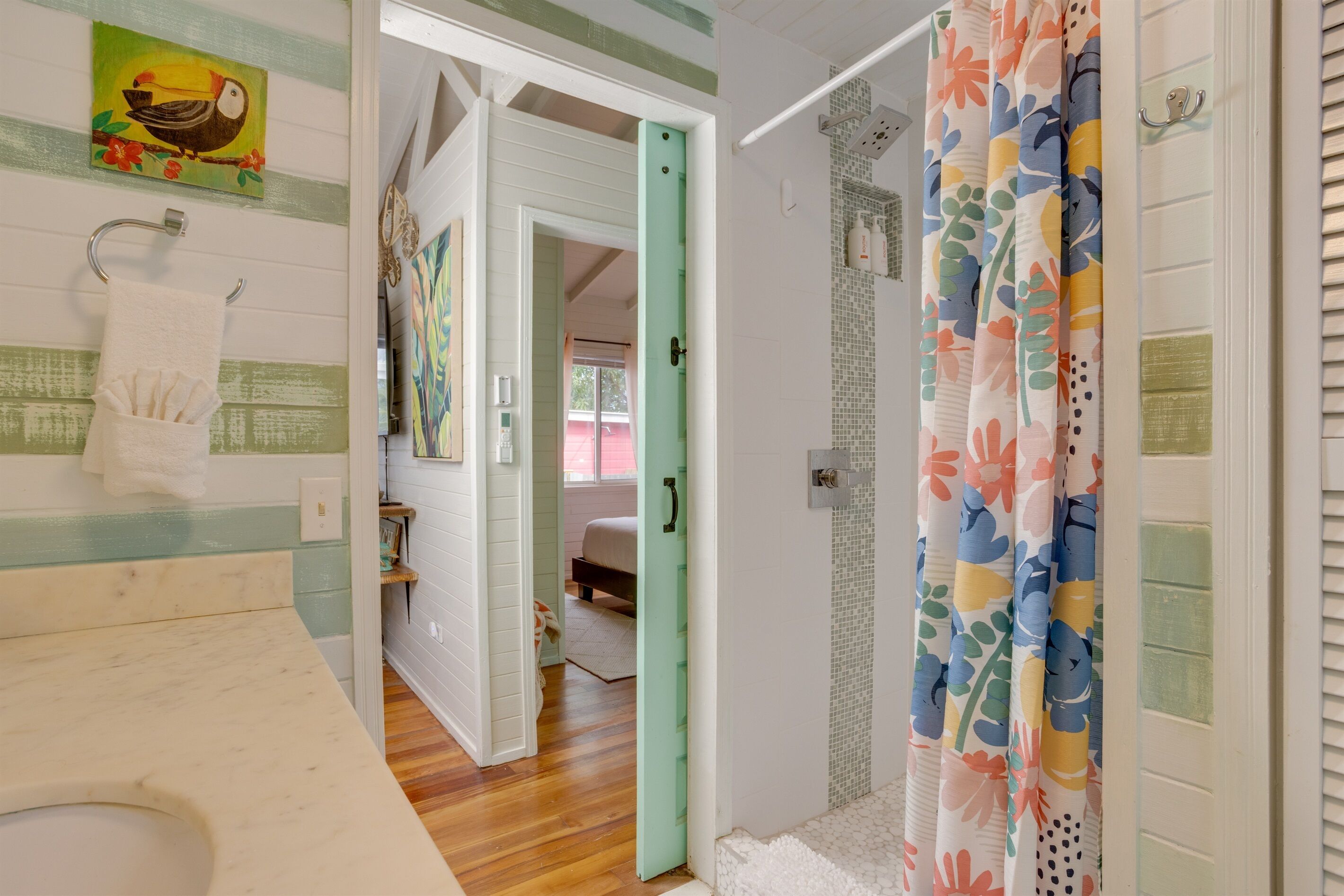 Shower, hair dryer, towels