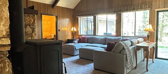 3-bedroom cabin in Graeagle- Walk to town!