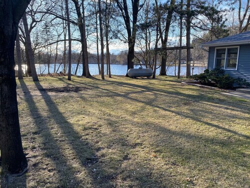 Private house on Friendship lake.  Row boat, canoe and two kayaks included.