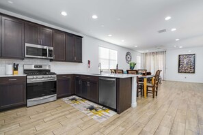 Fridge, microwave, oven, stovetop - Simple Retreat  Budget-Friendly and Convenient (Tolleson)