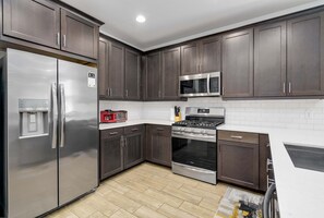 Fridge, microwave, oven, stovetop - Simple Retreat  Budget-Friendly and Convenient (Tolleson)