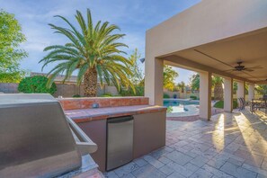 Outdoor dining - Luxe Pool, BBQ & Backyard Paradise! (Goodyear)