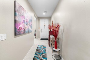 Lobby - Goodyear Retreat, Pool, Slide, Firepit, BBQ (Goodyear)