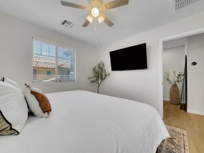 Desk, iron/ironing board, WiFi, bed sheets