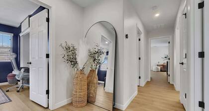 Modern Gilbert Townhouse | Office + King Beds