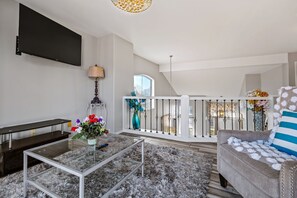 Interior - Modern Mesa Retreat, King Master Suite (Mesa)