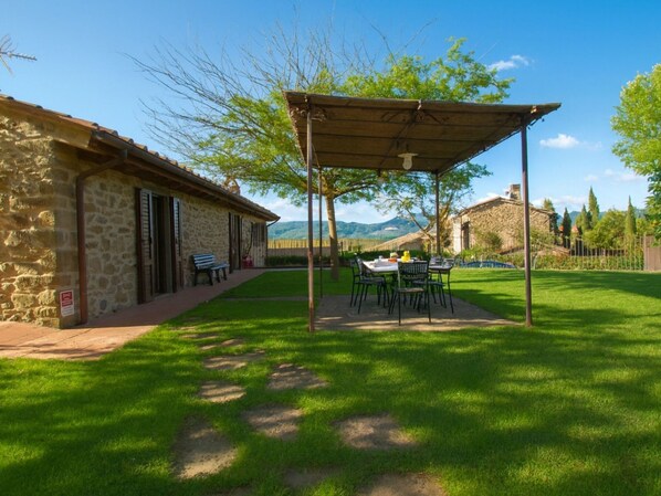 Outdoor dining - L'Oasi del Poggio by Interhome (Arezzo)