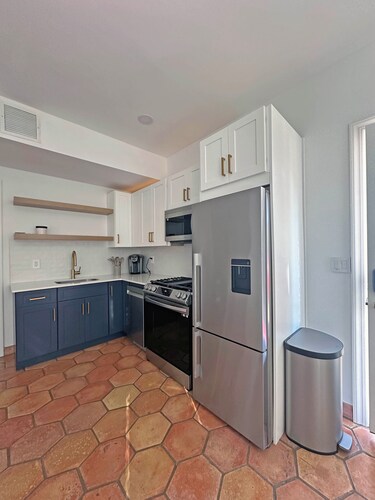 Beautiful well lit quaint first floor apartment High ceilings