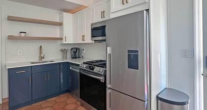 Beautiful well lit quaint first floor apartment High ceilings