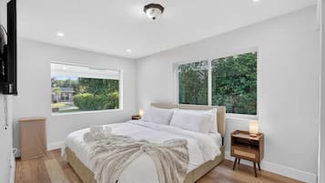 3 bedrooms, iron/ironing board, travel cot, WiFi