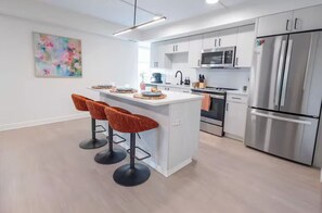 Private kitchen - 2-bedroom Apartment in Peaceful Manhattan - Close to Campus! (Manhattan)