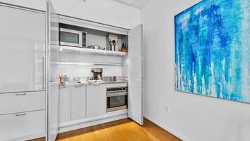 Microwave, oven, stovetop, coffee/tea maker