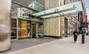 Exterior detail - Spacious 1BR Condo at The Centria (New York)