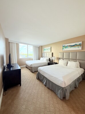 In-room safe, blackout drapes, iron/ironing board, free WiFi - Sunrise on the Intracoastal (Fort Lauderdale)