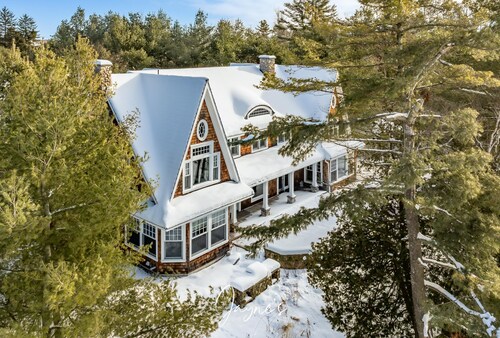 6 bed 6 bath cottage on Lake Joseph