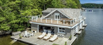 6 bed 6 bath cottage on Lake Joseph