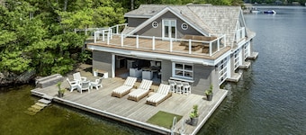 6 bed 6 bath cottage on Lake Joseph