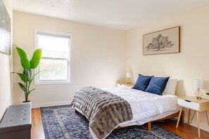 5 bedrooms, desk, iron/ironing board, WiFi