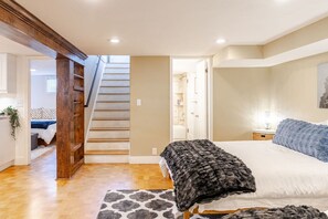 5 bedrooms, desk, iron/ironing board, WiFi - Family Home - 2 Full Kitchen, Sauna, Sleeps 12-14 (Salt Lake City)