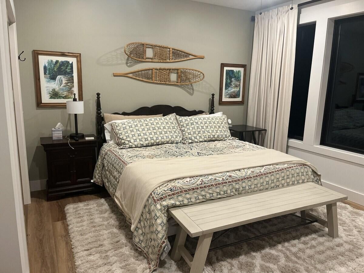 4 bedrooms, iron/ironing board, free WiFi, bed sheets