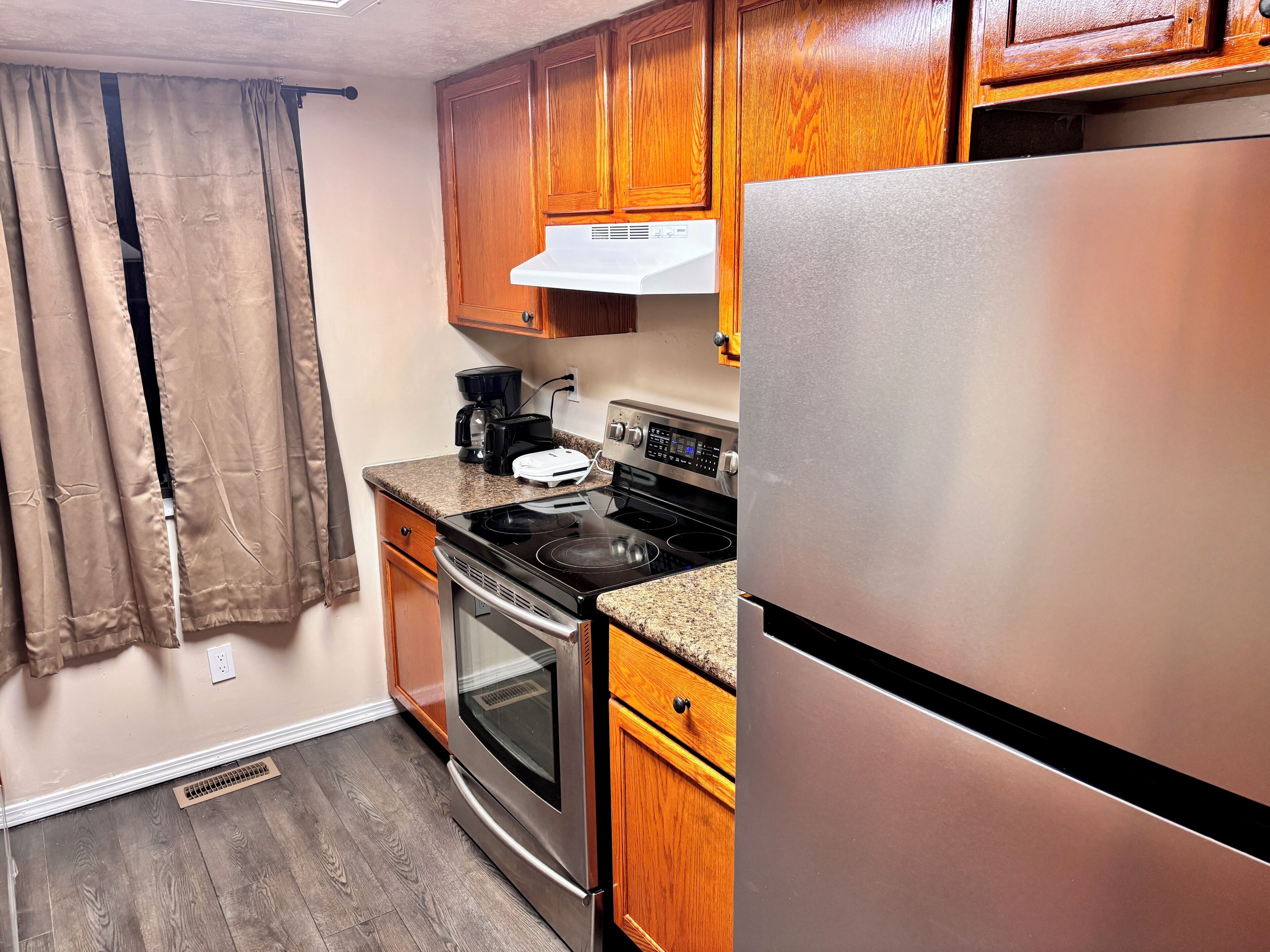 Microondas, horno, parrilla de estufa y lavavajillas 